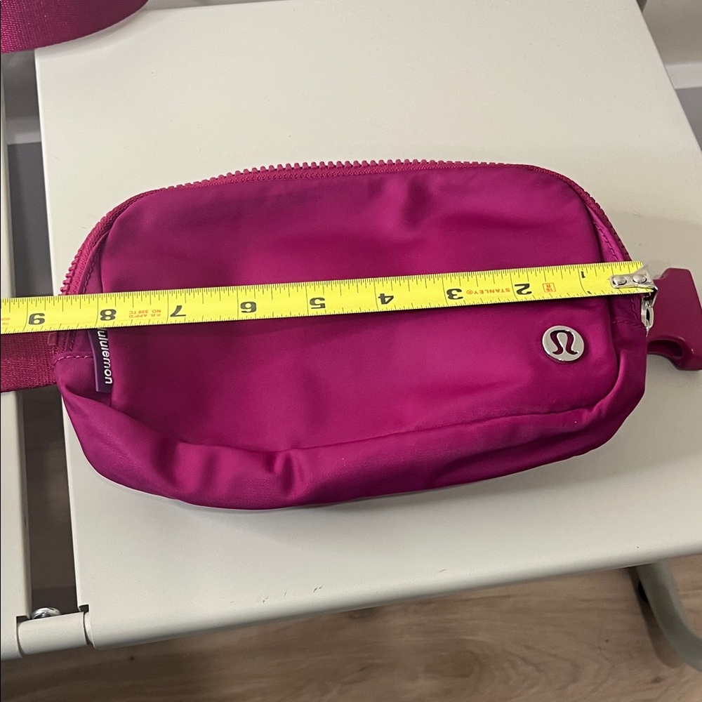 lululemon athletica Magenta Everywhere Belt Bag - Picture 7 of 9